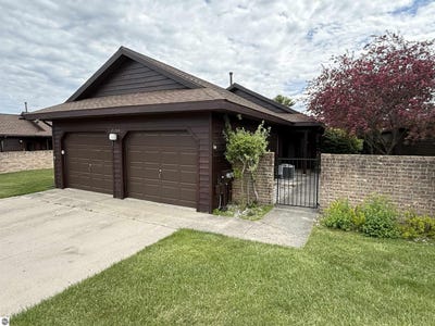 /international/us/2154-hammond-place-w-traverse-city-mi-110108279424/