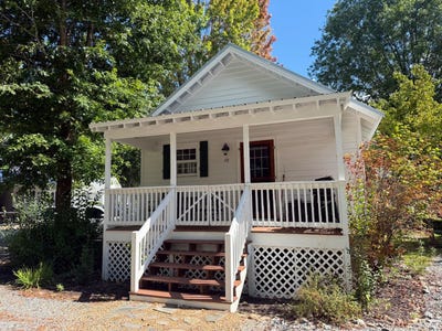 /international/us/10-fish-camp-circle-newland-nc-110110177831/