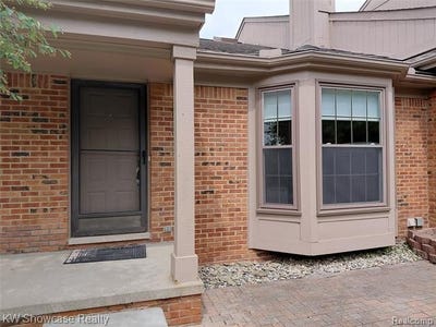 /international/us/7368-meadowridge-drive-west-bloomfield-twp-mi-110108936498/