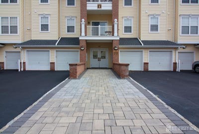 /international/us/2202-avery-court-franklin-twsp-nj-110120065549/