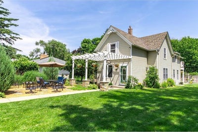 /international/us/2416-lexington-avenue-n-roseville-mn-110100982289/