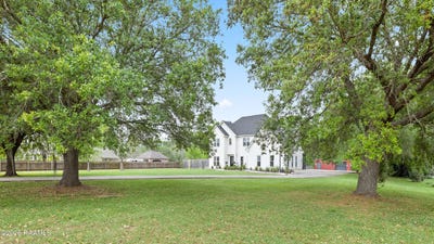 /international/us/2085-main-highway-arnaudville-la-110106951184/