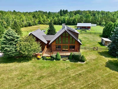 /international/us/8-maynard-court-grand-isle-vt-110108145109/