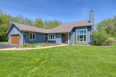 /international/us/n2w31920-twin-oaks-dr-delafield-wi-110108378946/