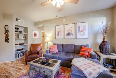 /international/us/14950-w-mountain-view-boulevard-surprise-az-110104013989/