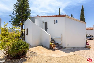 /international/us/5828-foxview-dr-malibu-ca-110108220176/