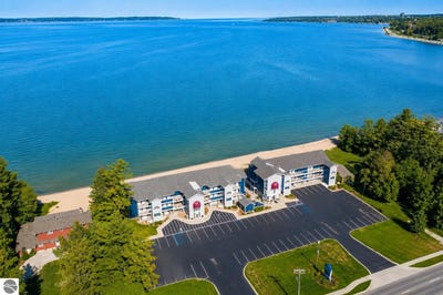 /international/us/2211-n-us-131-n-traverse-city-mi-110108442619/