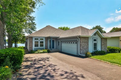 /international/us/930-ne-candlewick-poplar-grove-il-110100750247/