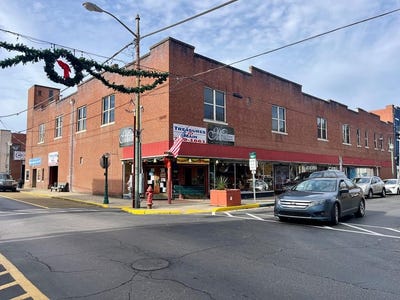/international/us/405-main-st-paintsville-ky-110105283741/