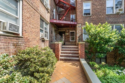 /international/us/66-37-yellowstone-boulevard-queens-ny-110101120866/