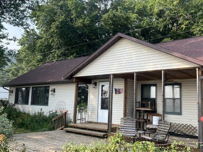 /international/us/14734-highway-35-ferryville-wi-110101306438/