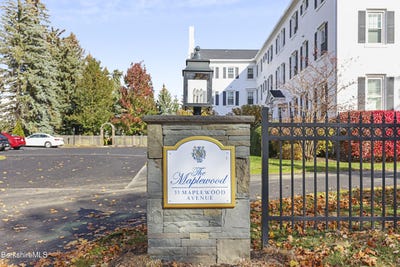 /international/us/33-maplewood-ave-pittsfield-ma-110105777650/