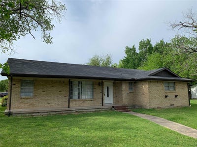 /international/us/901-downing-street-forney-tx-110106007974/