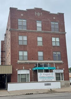 /international/us/222-e-9th-ave-winfield-ks-110105978076/