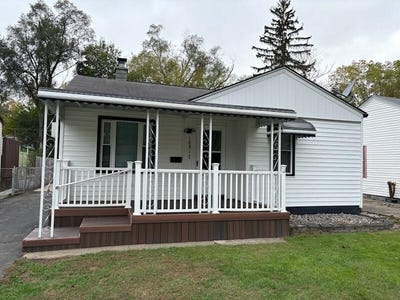 /international/us/18517-deering-street-livonia-mi-110120649796/