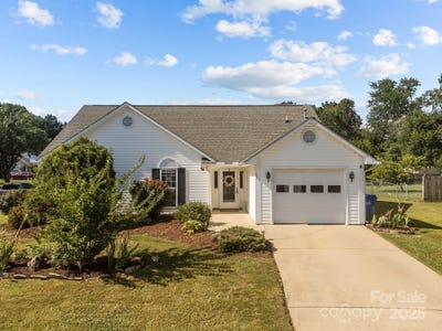 /international/us/903-woodhill-drive-fletcher-nc-110100688269/