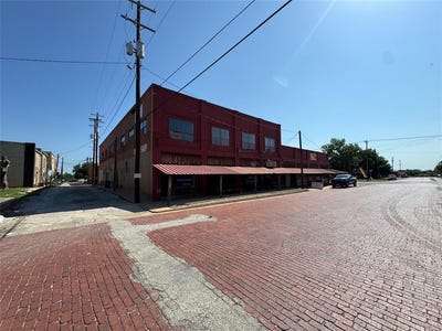 /international/us/115-e-pecan-street-coleman-tx-110100261405/
