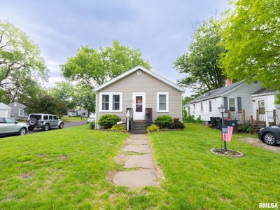 /international/us/1430-fisher-street-pekin-il-110108142671/