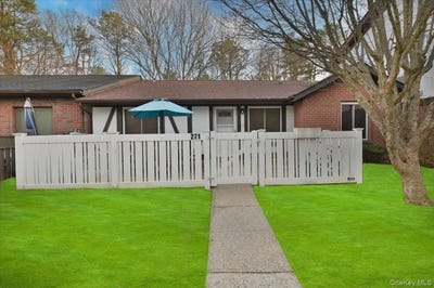 /international/us/271-birchwood-road-medford-ny-110106923846/