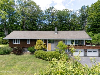 /international/us/148-high-street-cobleskill-ny-110101190247/