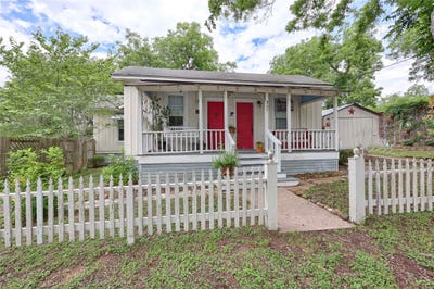 /international/us/307-w-market-st-fayetteville-tx-110108977116/