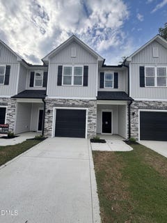 /international/us/608-s-blackmon-street-benson-nc-110104582920/