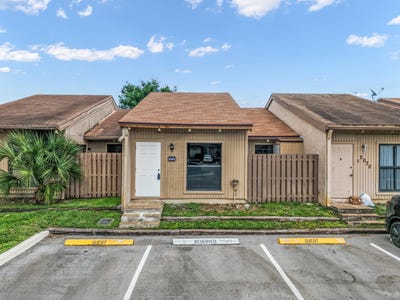 /international/us/2026-sw-81st-way-davie-fl-110107583516/
