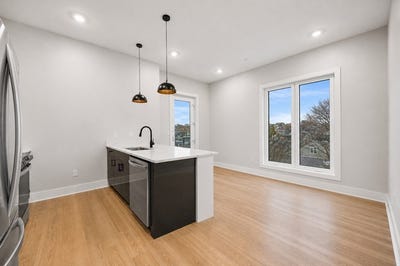 /international/us/379-somerville-somerville-ma-110107955978/