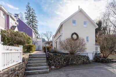 /international/us/774-middle-street-portsmouth-nh-110106815541/