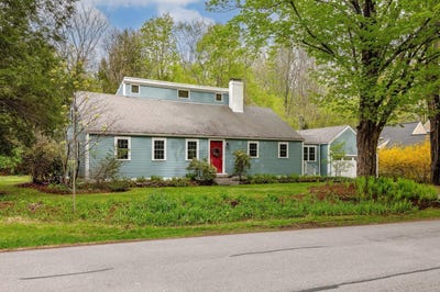 /international/us/15-oyster-river-road-durham-nh-110108552999/