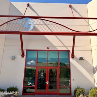 /international/us/8975-double-diamond-parkway-reno-nv-110102443617/