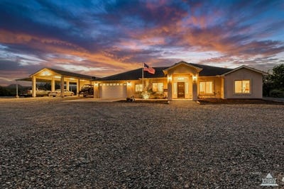 /international/us/3883-w-valley-view-rd-thatcher-az-110120515185/