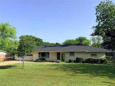 /international/us/1441-brazos-street-graham-tx-110105977245/