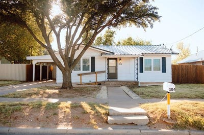 /international/us/304-s-main-street-loraine-tx-110105847927/