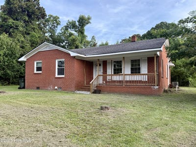 /international/us/105-rhodes-street-williamston-nc-110100993974/