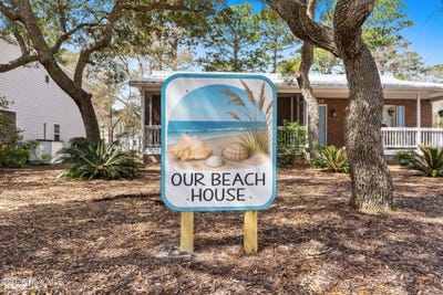 /international/us/309-ne-41st-street-oak-island-nc-110106729519/