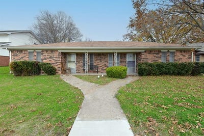 /international/us/3302-stanford-street-greenville-tx-110101438425/