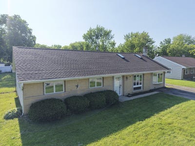 /international/us/7706-warwick-avenue-darien-il-110108281383/