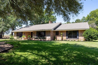 /international/us/1800-woodcrest-avenue-corsicana-tx-110120562639/