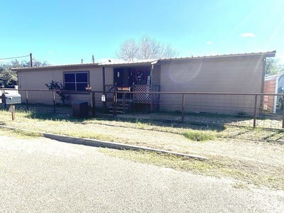 /international/us/701-w-lucille-street-hebbronville-tx-110104926126/