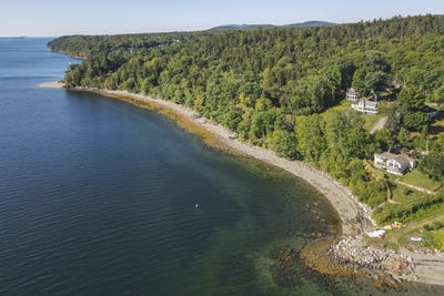/international/us/220-shore-road-northport-me-110119729793/