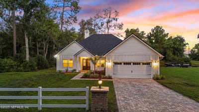 /international/us/128-santa-rosa-street-florahome-fl-110107475549/