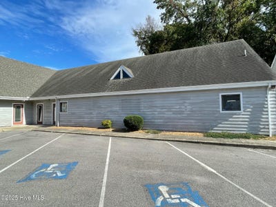 /international/us/1141-n-road-street-elizabeth-city-nc-110103775376/