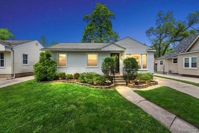 /international/us/246-massoit-street-clawson-mi-110108391610/