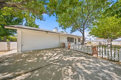/international/us/16768-monterey-avenue-north-edwards-ca-110109198425/