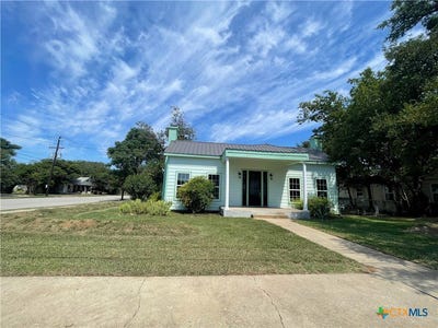 /international/us/201-e-6th-street-lampasas-tx-110102099046/