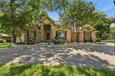 /international/us/8904-woodlawn-drive-granbury-tx-110108508102/