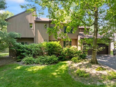 /international/us/17-theodore-drive-east-brunswick-nj-110100185033/