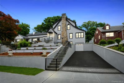 /international/us/210-rumsey-road-yonkers-ny-110108447599/
