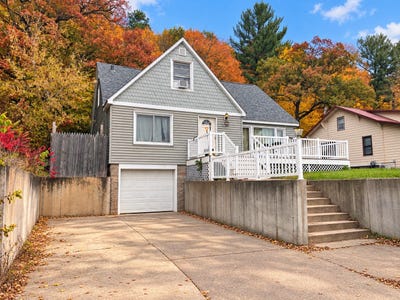 /international/us/308-s-adams-street-saint-croix-falls-wi-110120558548/